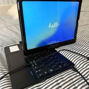 iPad w/ Bluetooth rotating keyboard